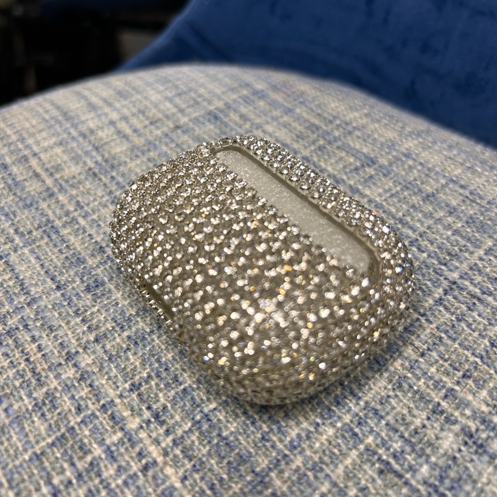 🆕 Glittering Silver Earbud Headphones Case
